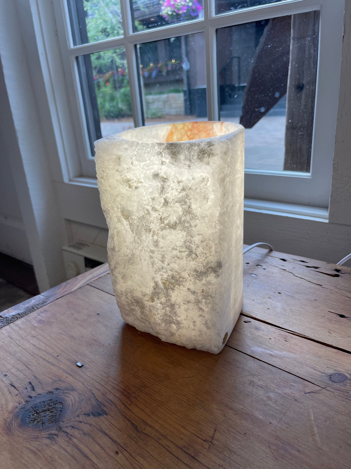 Ice Onyx Rough Edge Lamp